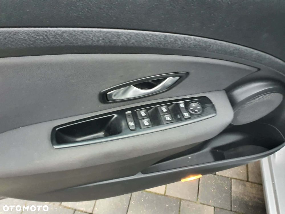 Renault Fluence 1.6 16V Privilege - 11