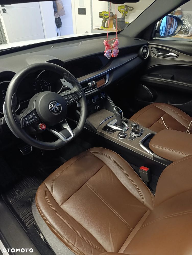 Alfa Romeo Stelvio 2.0 Turbo 16V AT8-Q4 Ti - 25