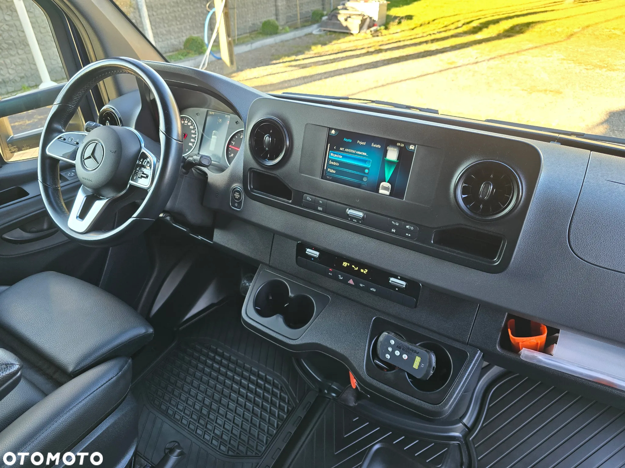 Mercedes-Benz SPRINTER 319 3.0 CDI KONTENER 4,28cmDługi 2,29cmSzero 2,24cmWysok + WINDA 750Kg 42Tyś km SERWIS DO OSTATNIEGO Km ASO MERCEDES-BENZ SALON PL STAN NOWY NOWY NOWY FABRYCZNA GWARANCJA - 3