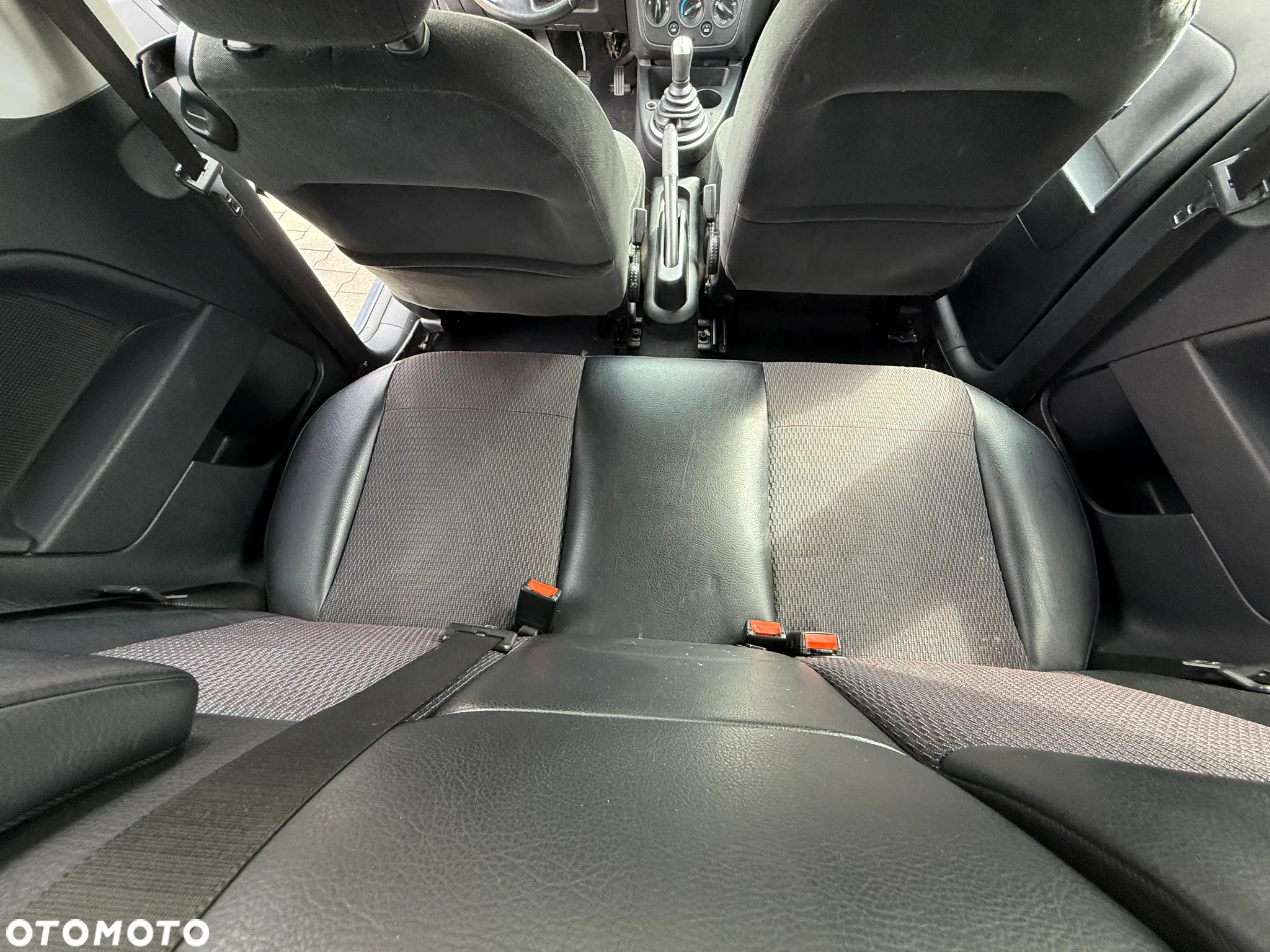 Ford Fiesta 1.4 Ambiente - 26