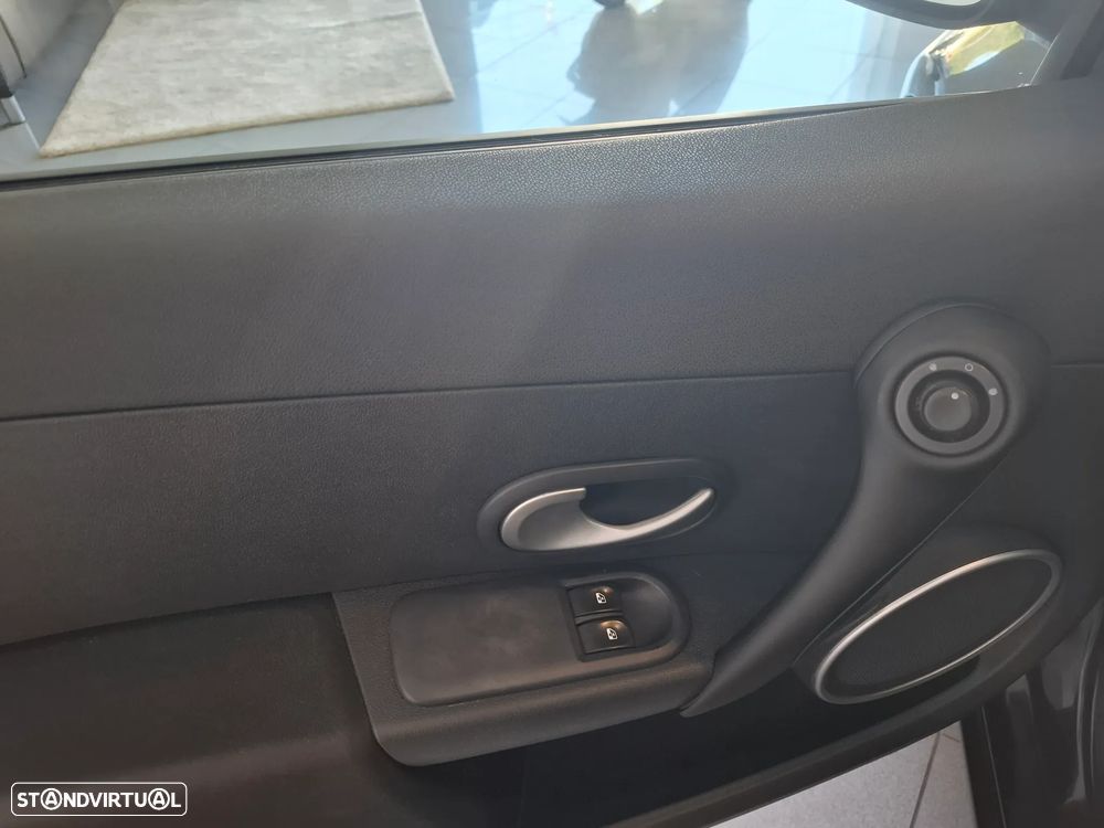 Renault Clio 1.5 dCi Dynamique S - 11