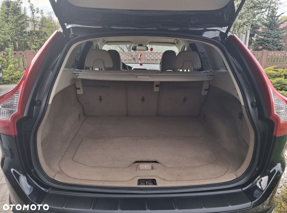 Volvo XC 60 2.4D AWD Momentum - 13