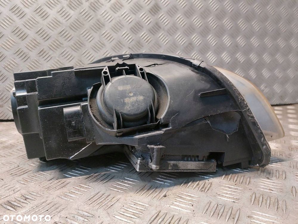 LAMPA LEWY PRZÓD + PRAWY PRZÓD AUDI A4 B7 1307329115 1035500015 - 9
