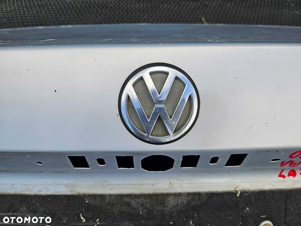 Klapa Pokrywa Bagażnika Tył Tylna Srebrna LA7W Znaczek Napis VW Passat B5 Sedan 97r - 13