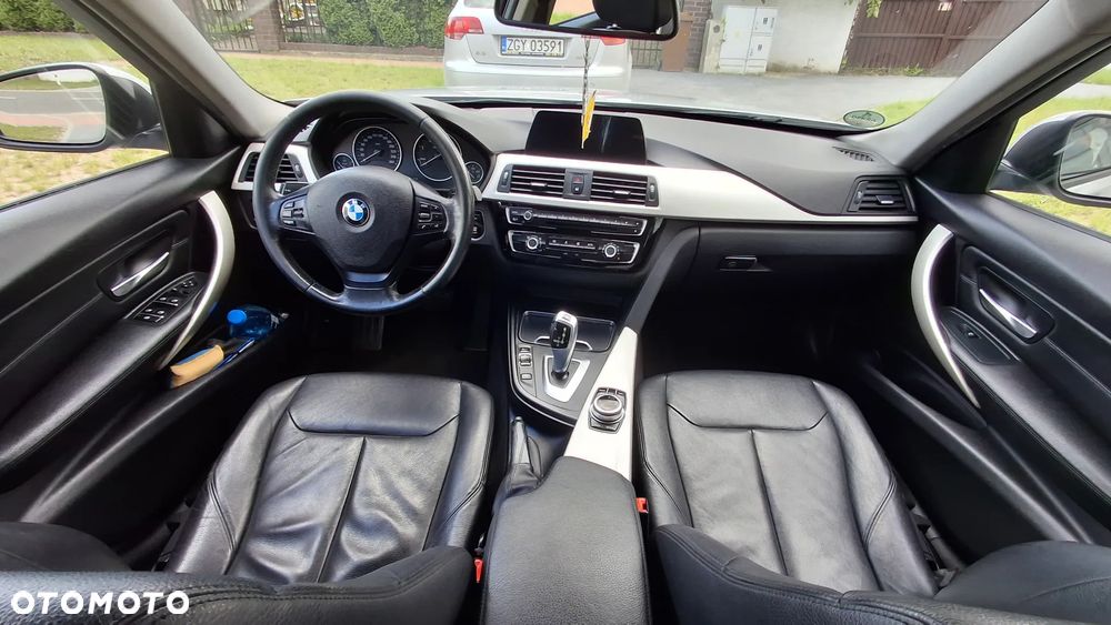 BMW Seria 3 320d Touring - 11