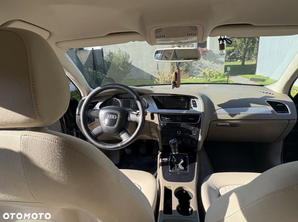 Audi A4 Limousine - 8