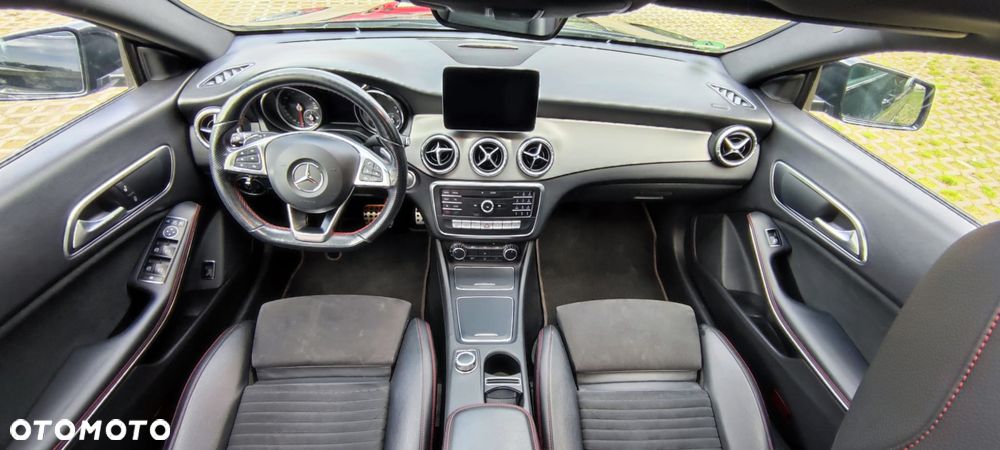 Mercedes-Benz CLA 220 4-Matic AMG Line - 24