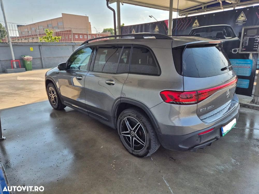 Mercedes-Benz EQB 250+ AMG Line - 3