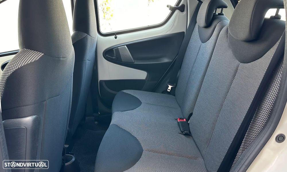 Toyota Aygo Connect - 26