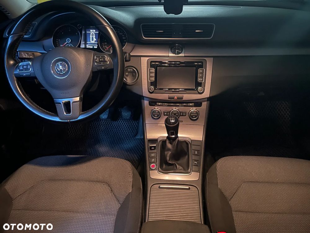 Volkswagen Passat 2.0 TDI Comfortline - 10
