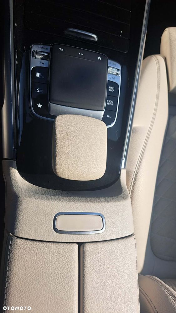 Mercedes-Benz GLB - 14