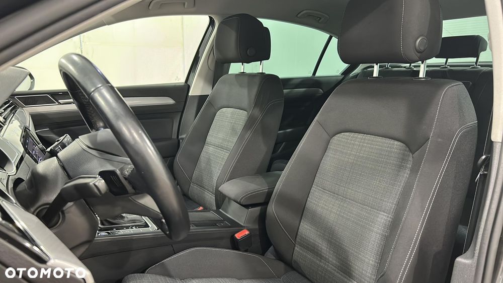 Volkswagen Passat 2.0 TDI EVO Business DSG - 17