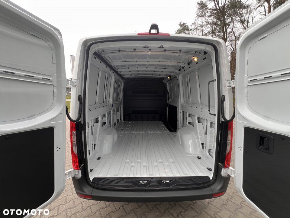 Mercedes-Benz Sprinter - 6