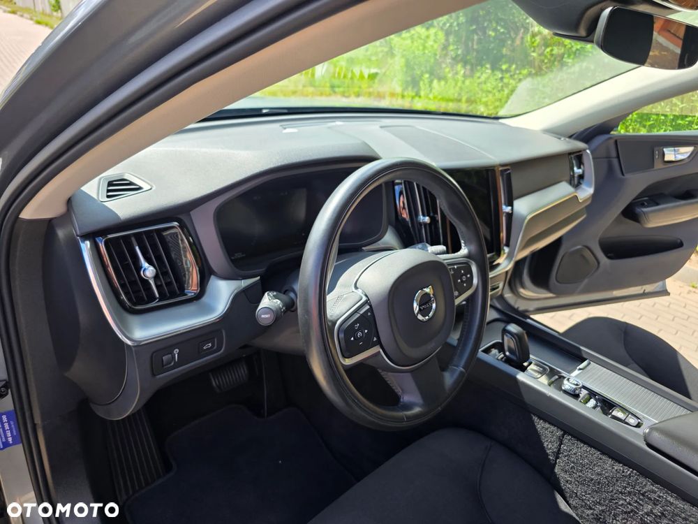 Volvo XC 60 T4 Momentum Pro - 30