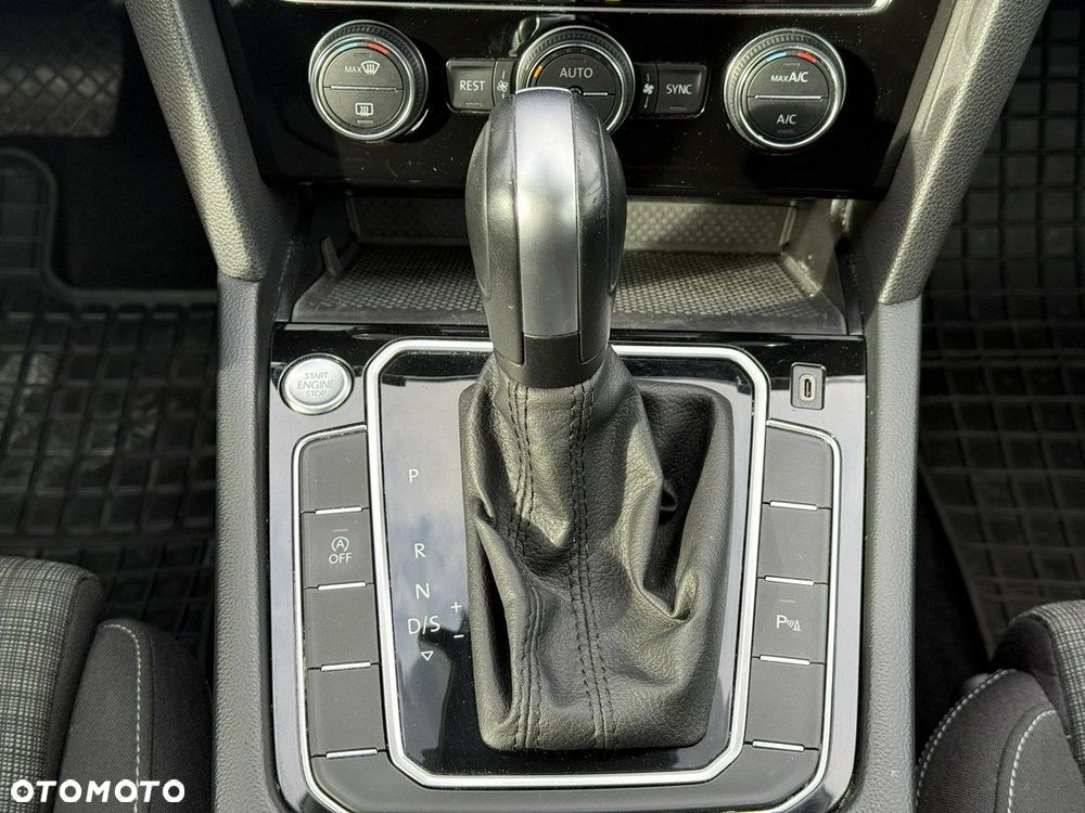 Volkswagen Passat 2.0 TDI EVO Business DSG - 25