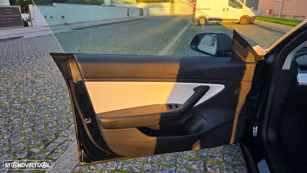 Tesla Model 3 Long-Range Dual Motor AWD - 12