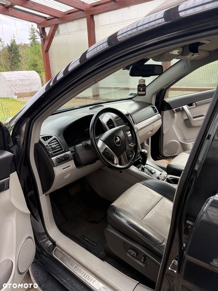Chevrolet Captiva 2.2 D LTZ - 10