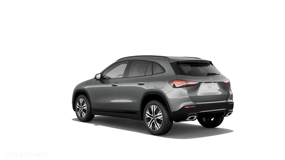 Mercedes-Benz GLA - 32