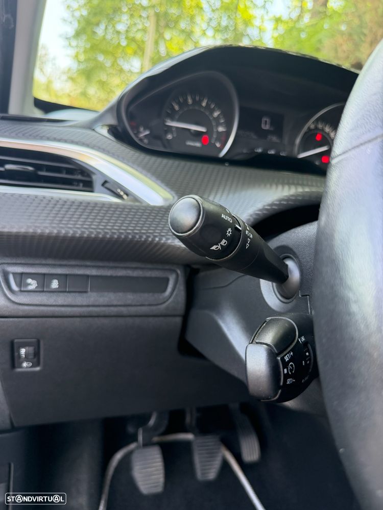 Peugeot 208 1.2 PureTech Style - 23