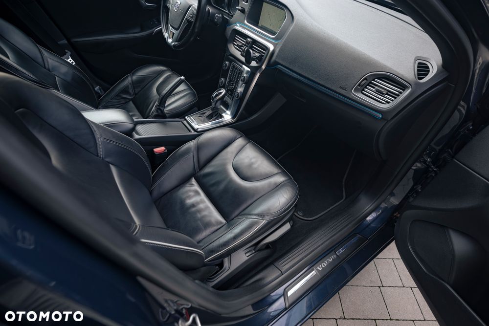 Volvo V40 D4 Geartronic RDesign - 32