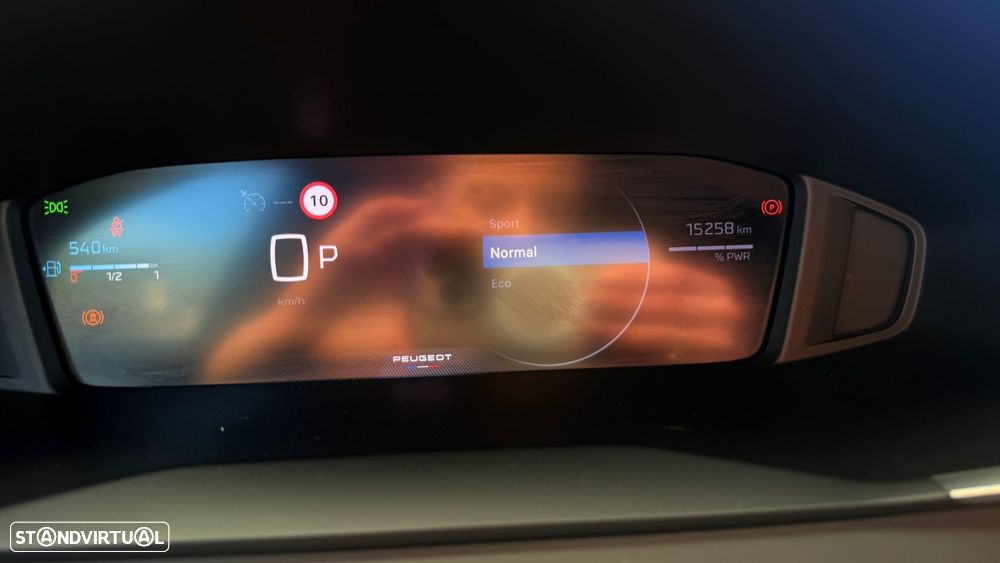 Peugeot 2008 1.2 Hybrid Allure e-DCS6 - 22