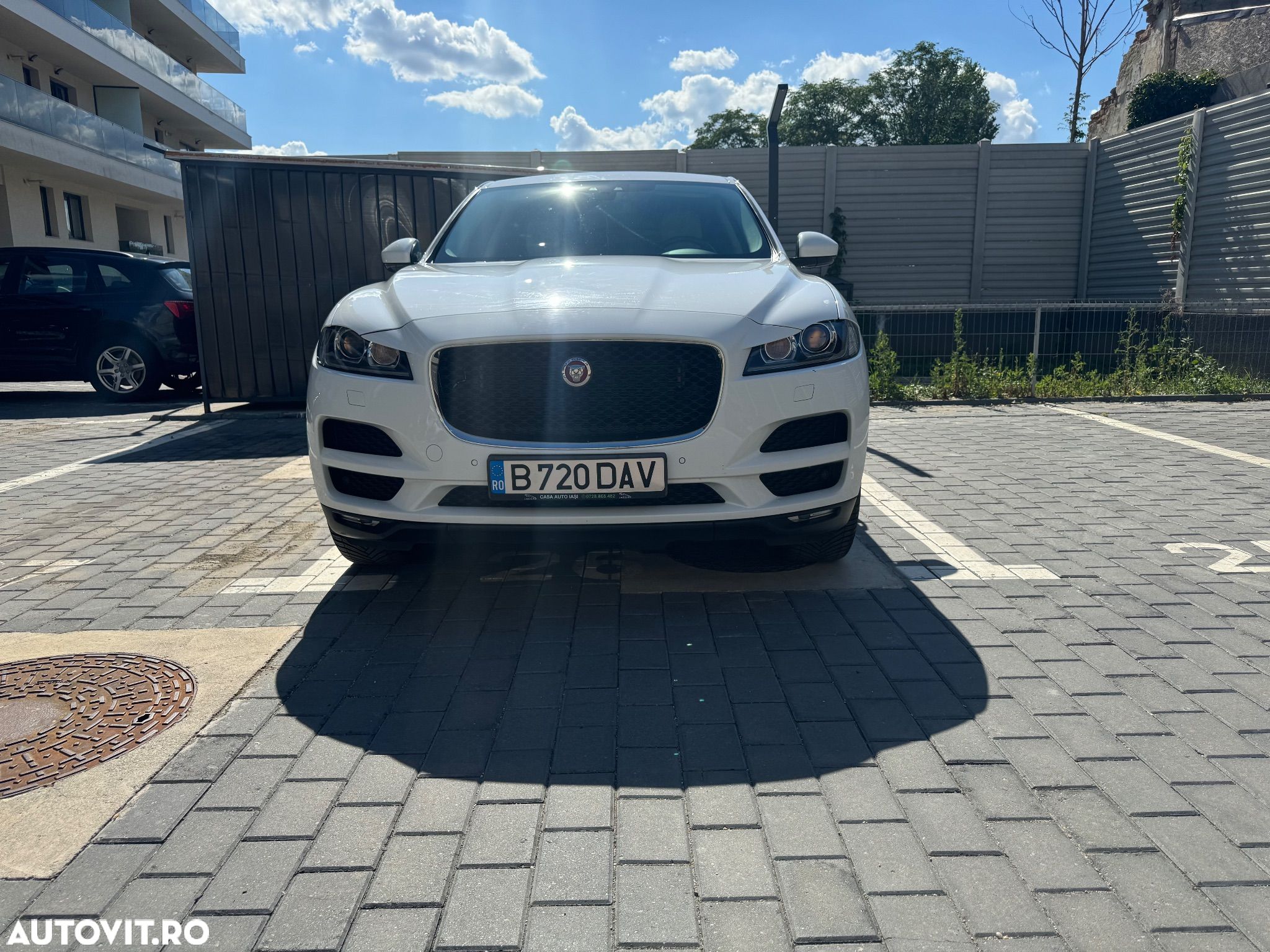 Jaguar F-Pace 20d AWD Pure - 1