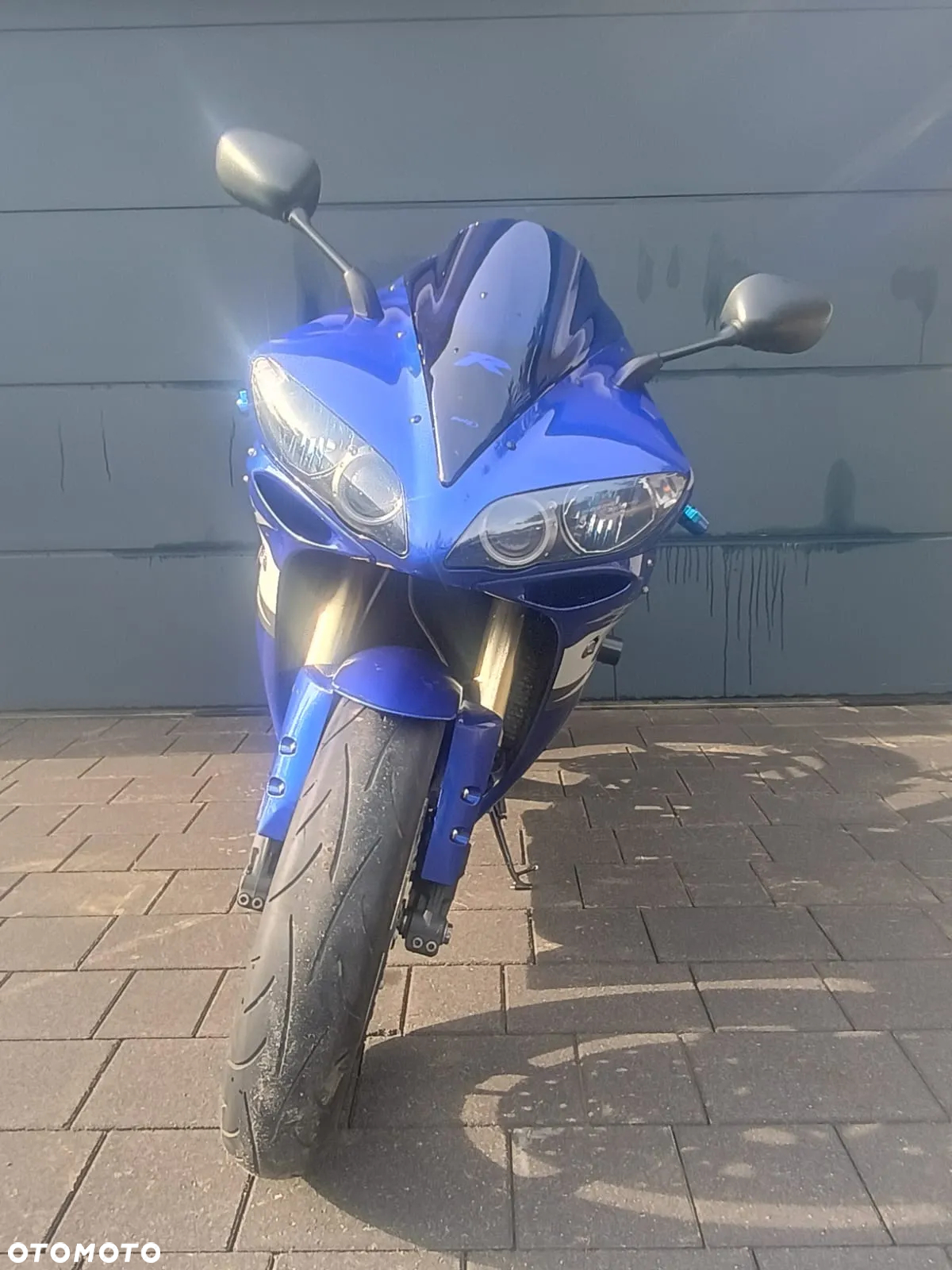 Yamaha R1 - 6