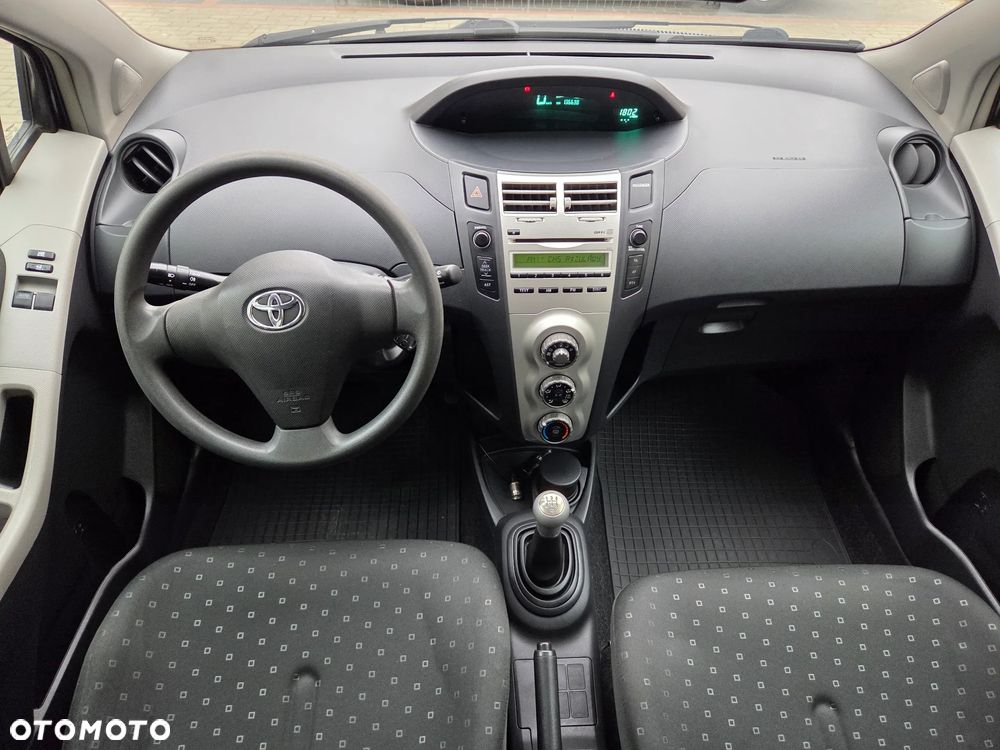 Toyota Yaris 1.3 Terra - 13