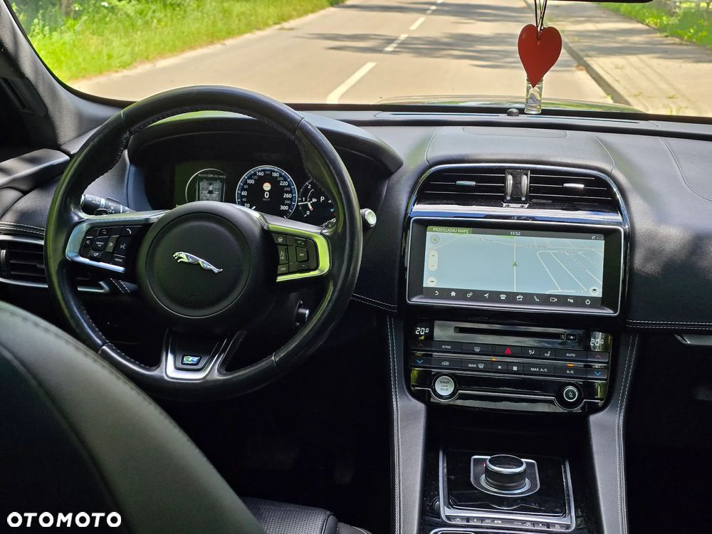 Jaguar F-Pace 2.0 i4D AWD Prestige - 29