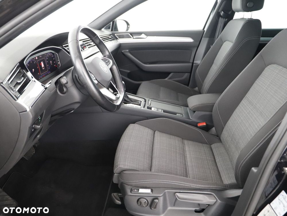 Volkswagen Passat - 11