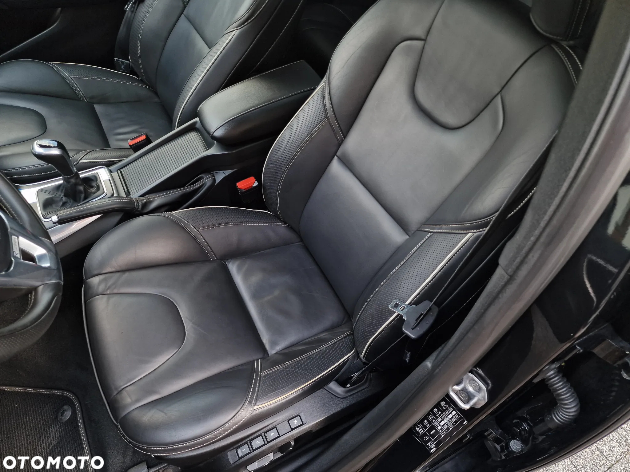 Volvo V40 D4 Drive-E R-Design Summum - 19