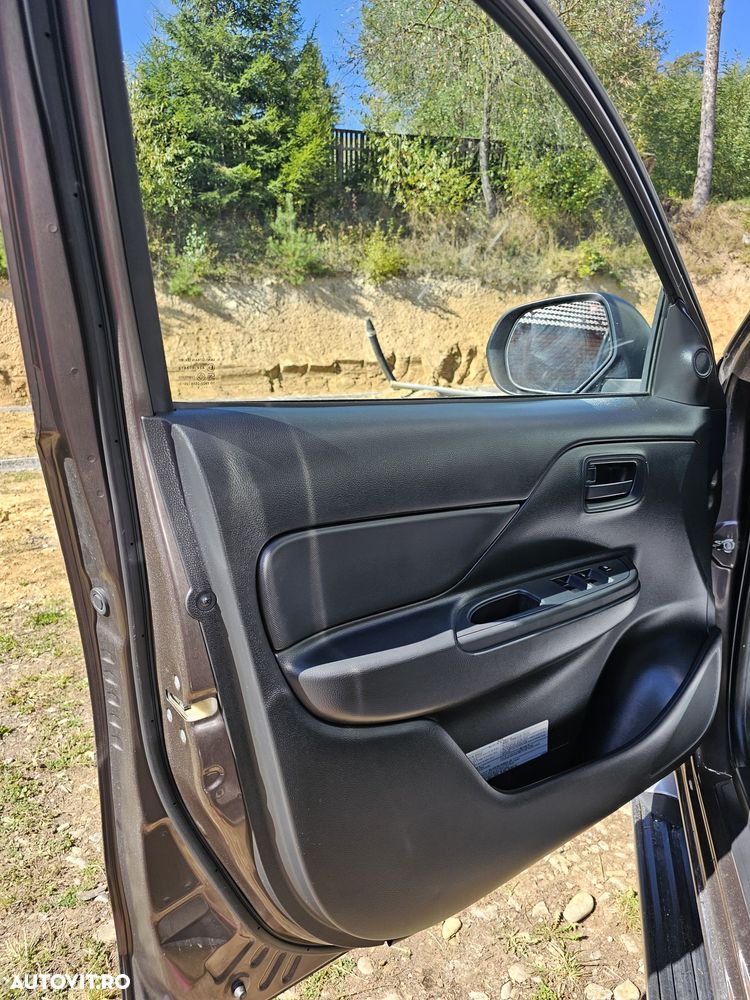 Mitsubishi L200 Double Cab M/T Invite - 12