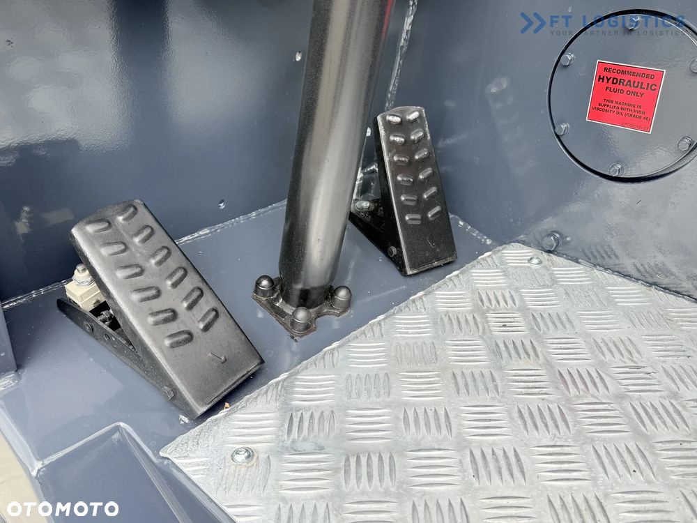 Combilift WÓZEK CZTEROKIERUNKOWY - WIELOKIERUNKOWY / CB4000 / GAS / TRIPLEX 5200MM / WOLNY SKOK / POZYCJONER WIDEŁ / PRZESUW WIDEŁ / STAN IDEALNY / Szeroka oferta wózków czterokierunkowych i bocznych, dopasowanych do różnorodnych potrzeb i zastosowań - 11