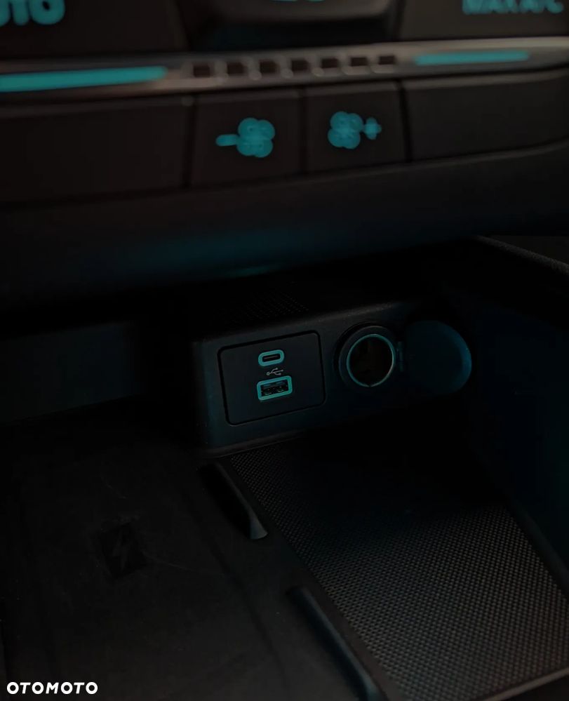 Ford Kuga 1.5 EcoBoost ST-LINE - 38