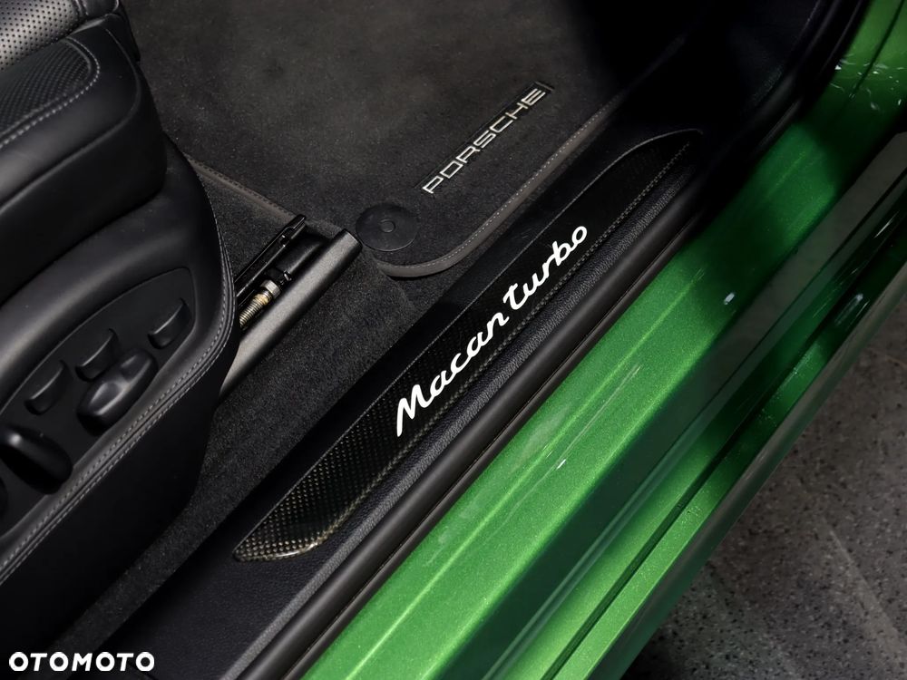 Porsche Macan Turbo - 33