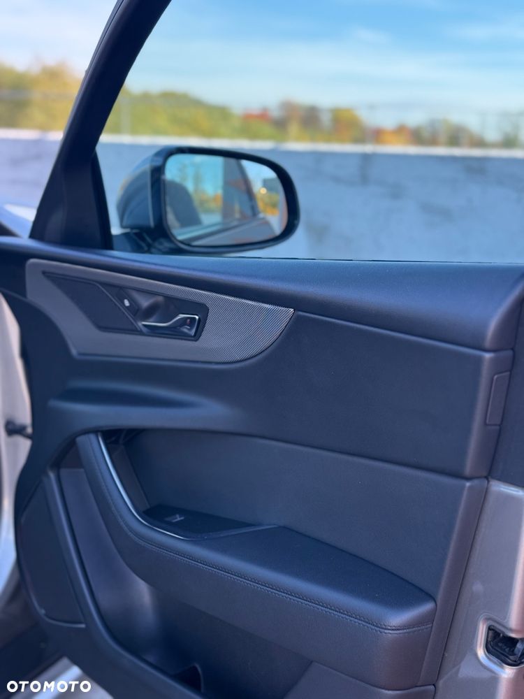 Jaguar XE D200 R-Dynamic HSE - 32