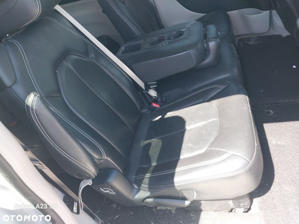 Chrysler Pacifica - 11