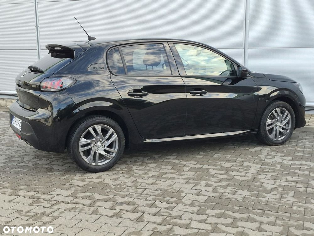 Peugeot 208 - 11