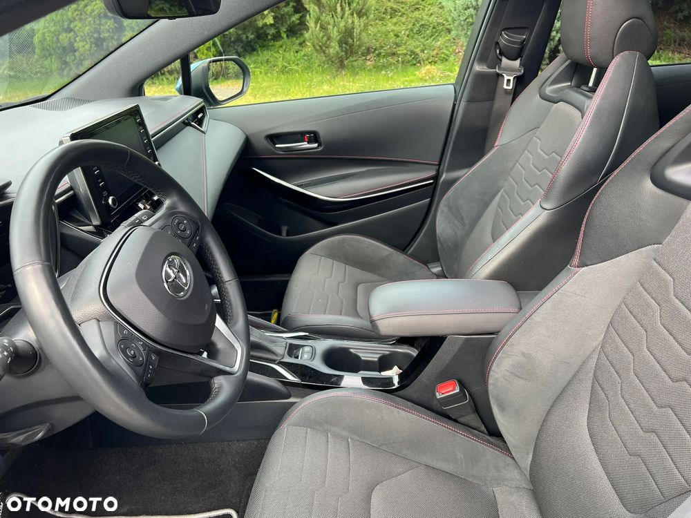 Toyota Corolla 2.0 Hybrid Executive - 16