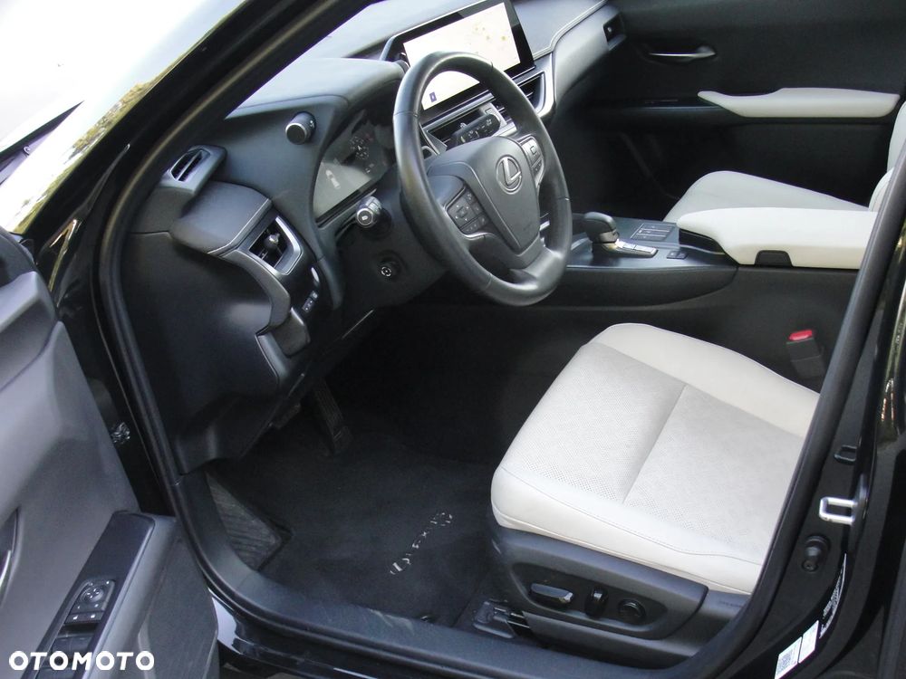 Lexus UX 300h Omotenashi - 10