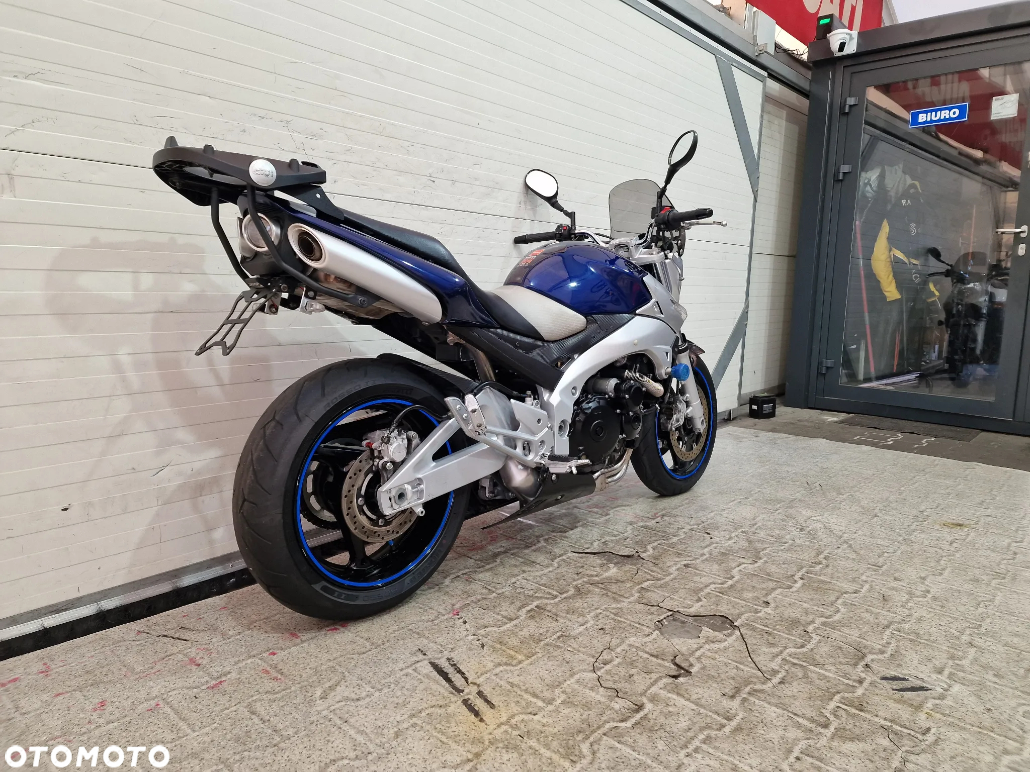 Suzuki GSR - 22