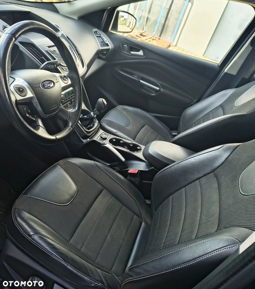 Ford Kuga 2.0 TDCi 2x4 Titanium - 8