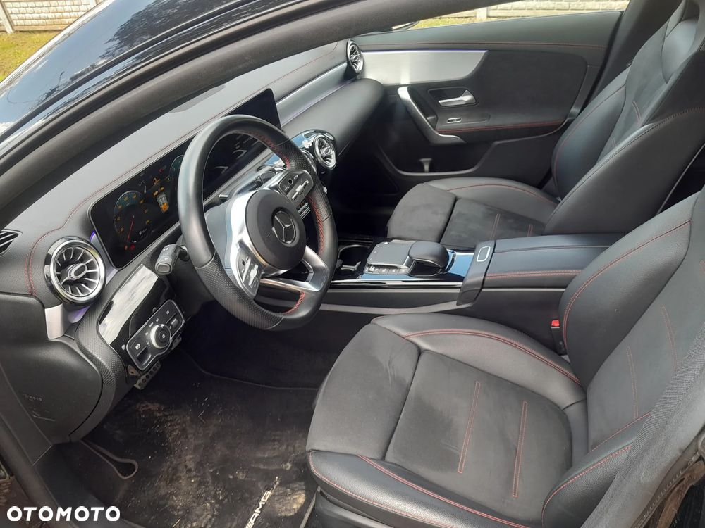 Mercedes-Benz CLA 200 7G-DCT AMG Line - 33