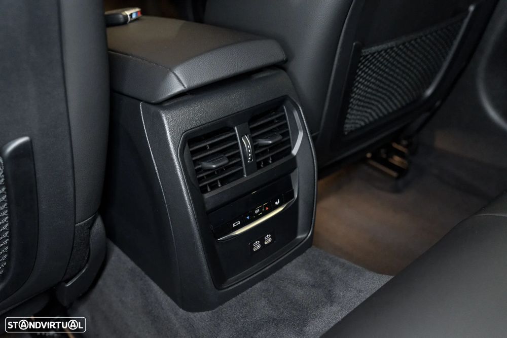 BMW 330 e Touring Pack M Auto - 31