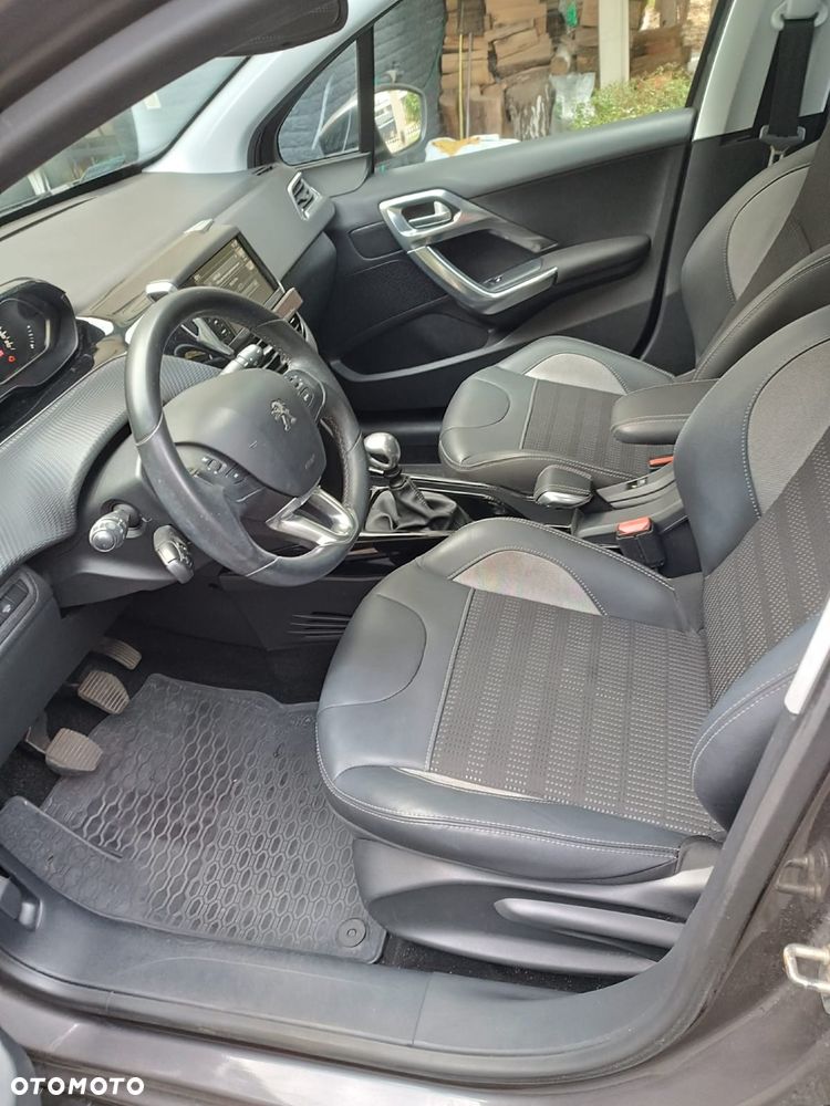 Peugeot 2008 1.2 Pure Tech Allure S&S - 8