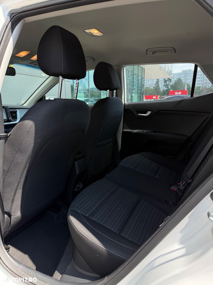 Kia Stonic 1.6 DSL Urban - 8