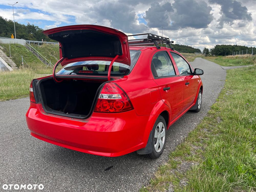 Chevrolet Aveo 1.2 16V Base - 26