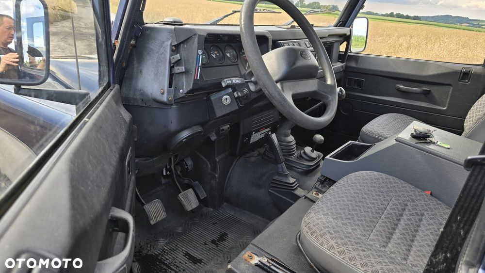 Land Rover Defender - 22
