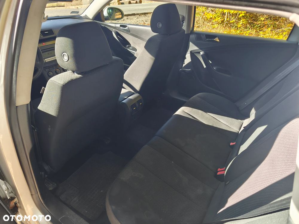 Volkswagen Passat - 13