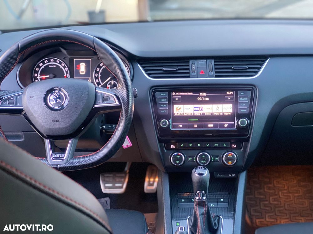 Skoda Octavia 2.0 TDI DSG RS - 10